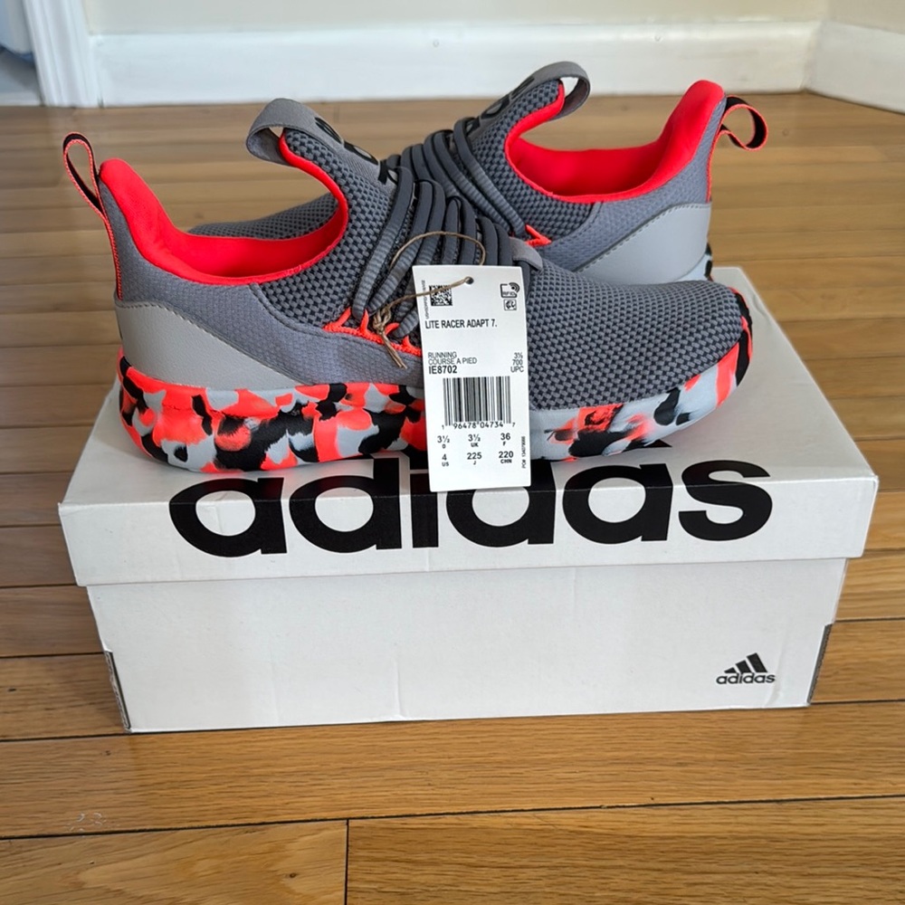 NIB Adidas Lite Racer Adapt 7 Boys Sneakers